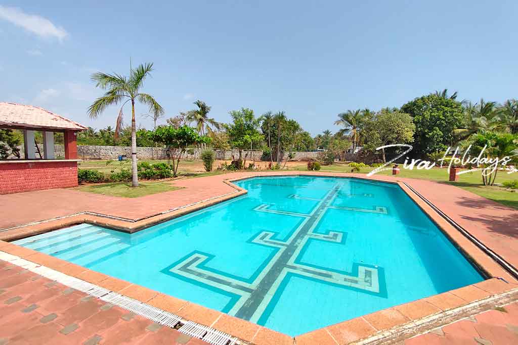 beach house in ecr with swimming pool
