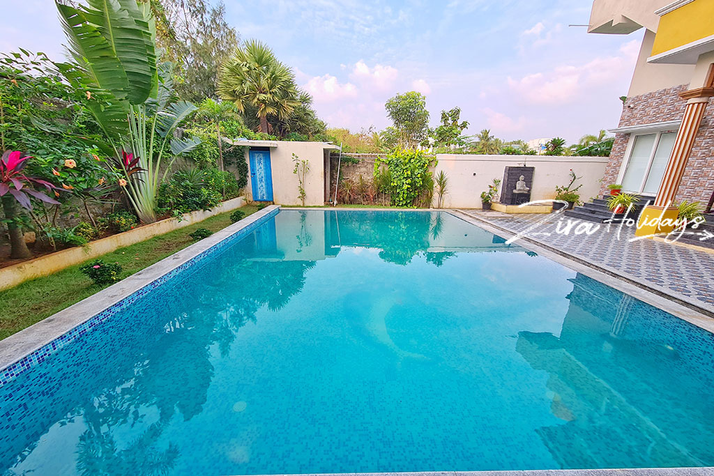 private villa with swimming pool in ecr