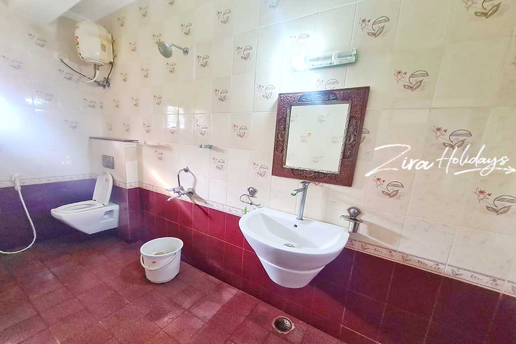 aura villa ecr restroom