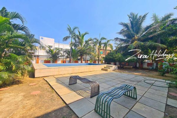 budget beach house with private swimming pool in ecr
