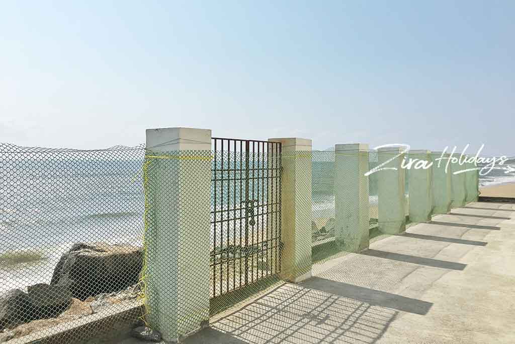 sea front beach house for rent in ecr
