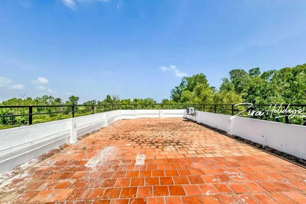 ecr resorts for friends