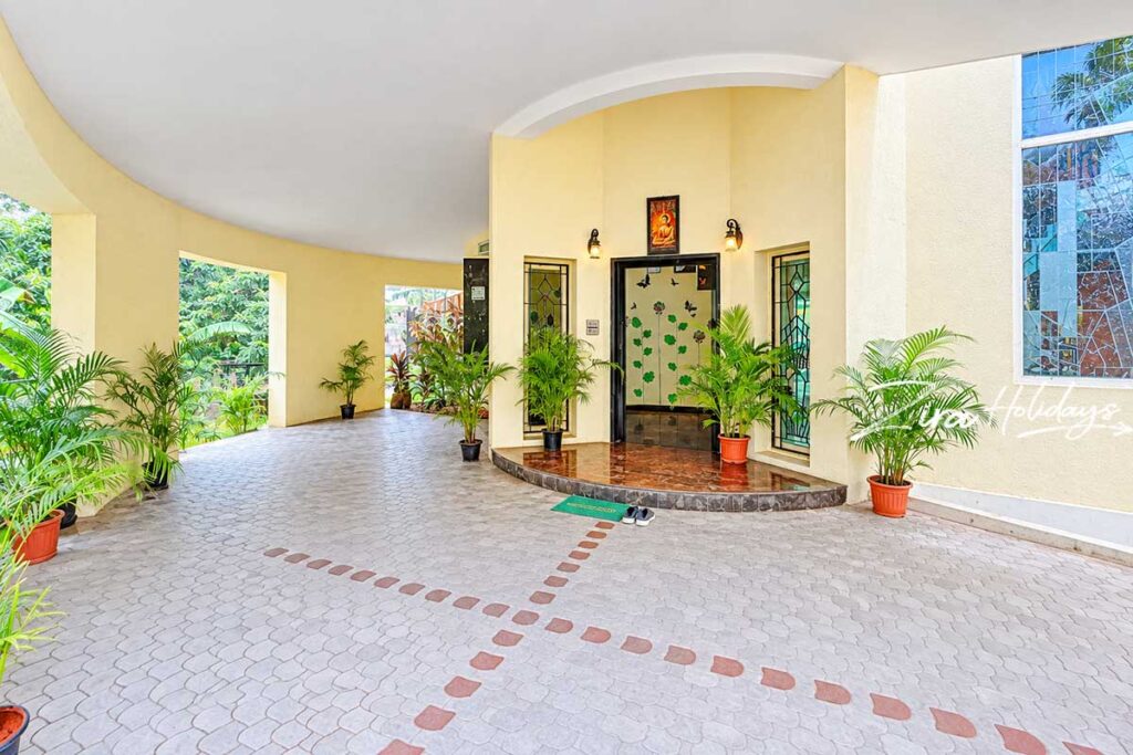 Muttukadu villa for rent with spacious outdoor area and pool