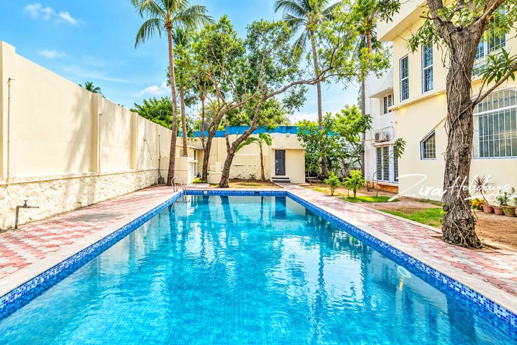 Family beach house in Panaiyur ECR with private pool